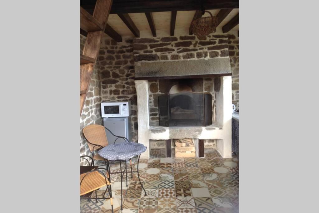 La Cahute, Gite Etape La Foret-Auvray ภายนอก รูปภาพ